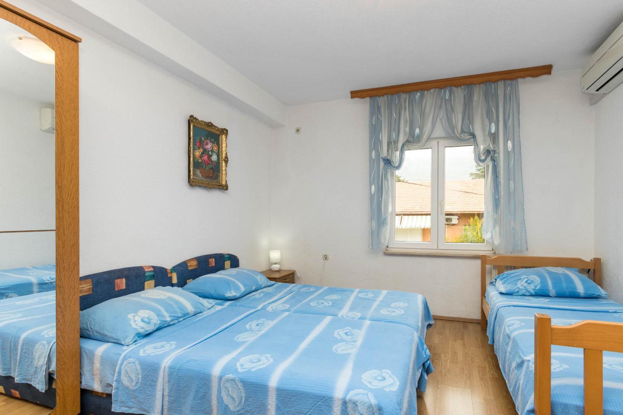 Apartments Cipetic Каштела Экстерьер фото