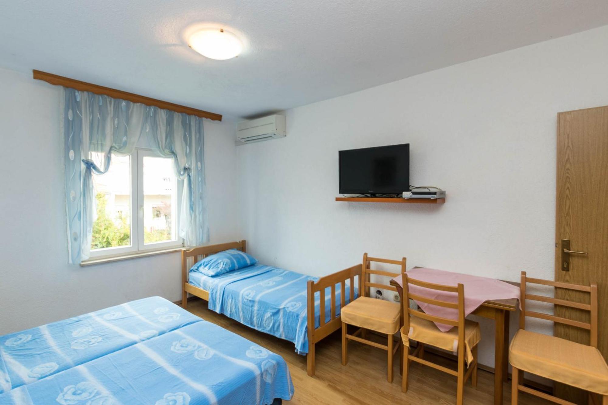 Apartments Cipetic Каштела Экстерьер фото