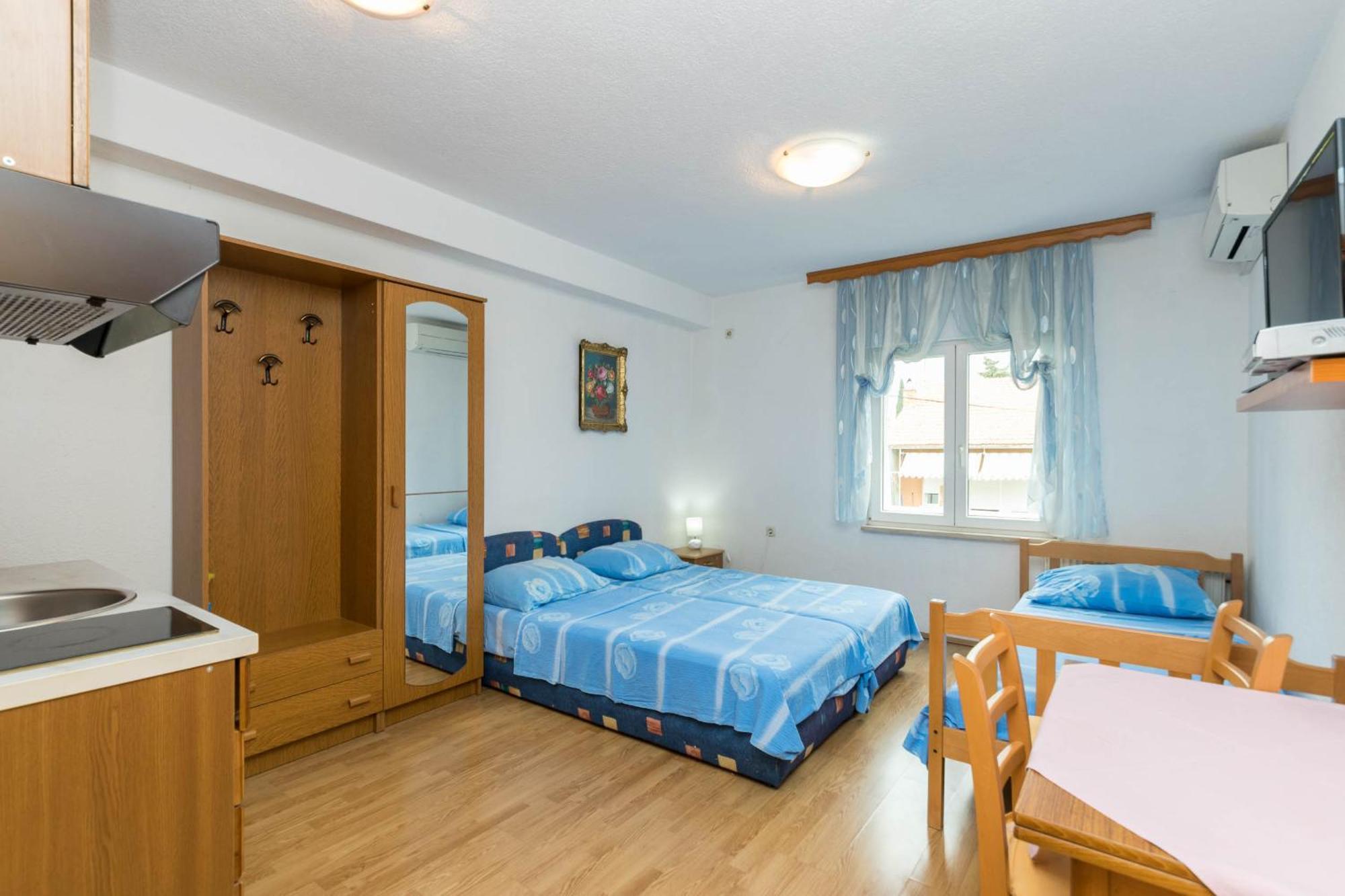 Apartments Cipetic Каштела Экстерьер фото