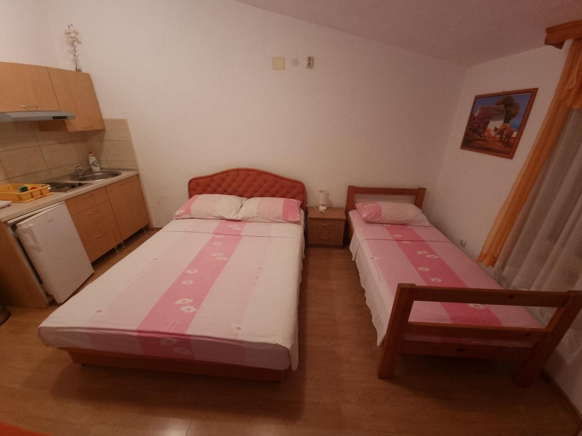Apartments Cipetic Каштела Экстерьер фото