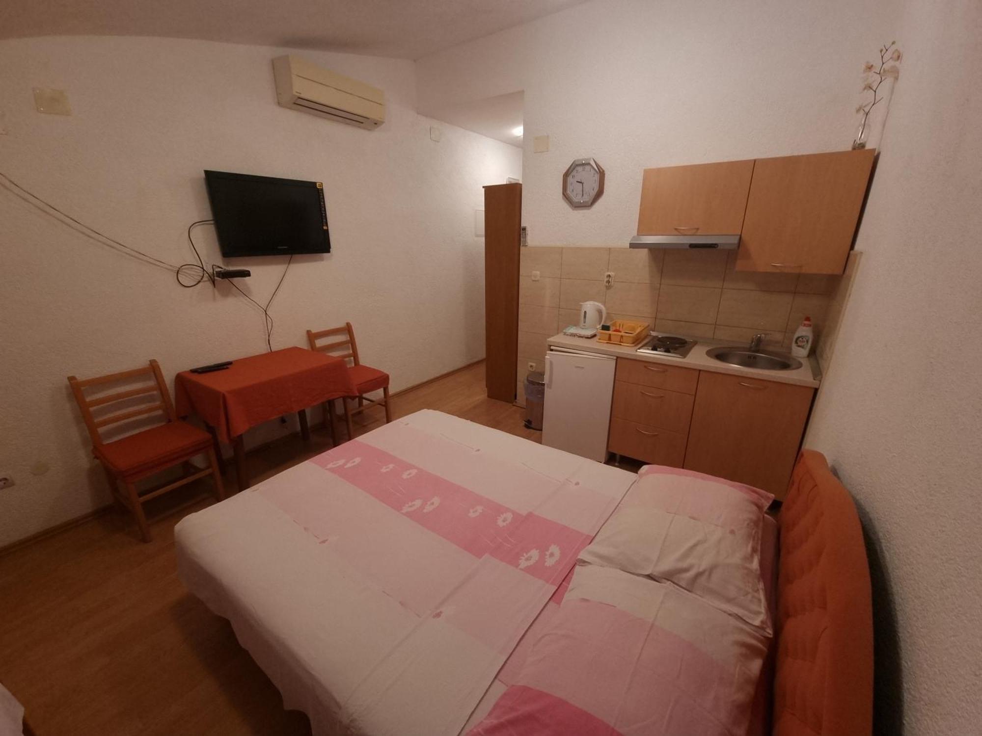 Apartments Cipetic Каштела Экстерьер фото