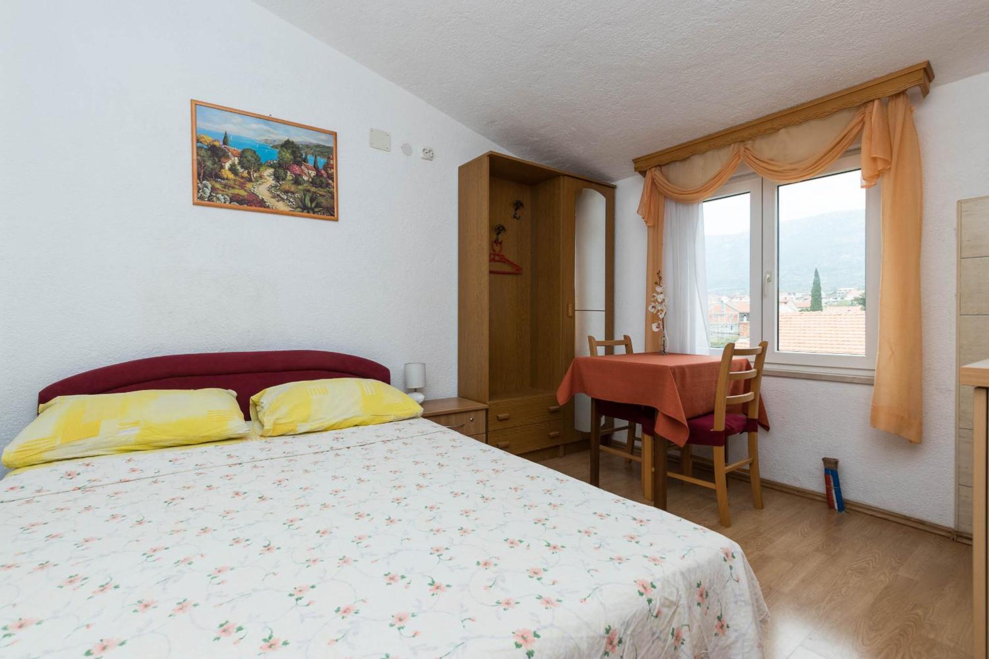 Apartments Cipetic Каштела Экстерьер фото