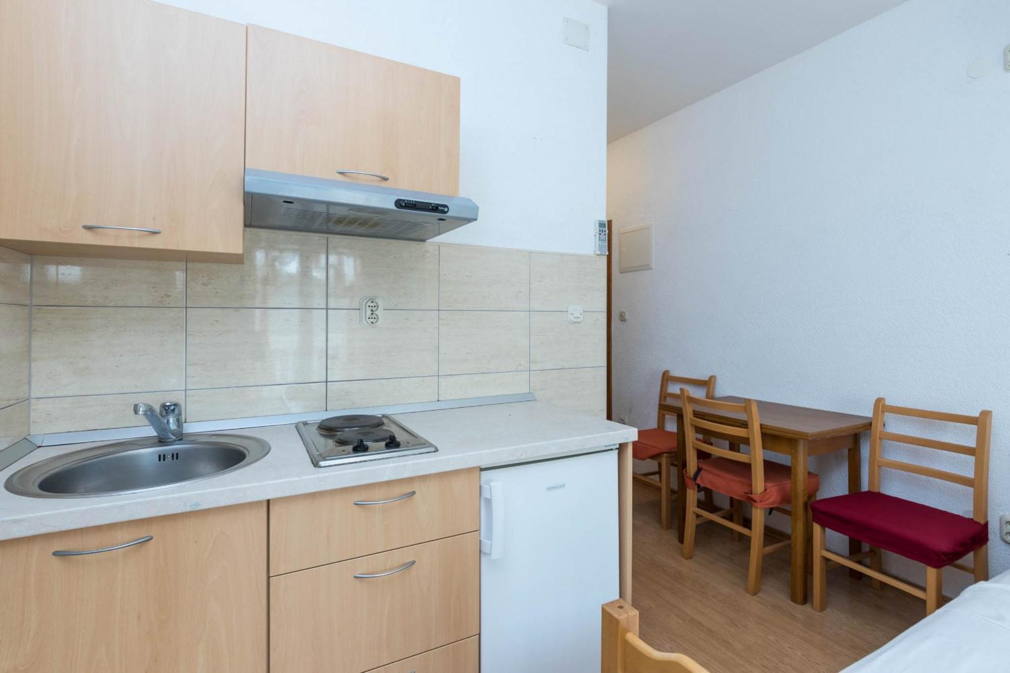 Apartments Cipetic Каштела Экстерьер фото
