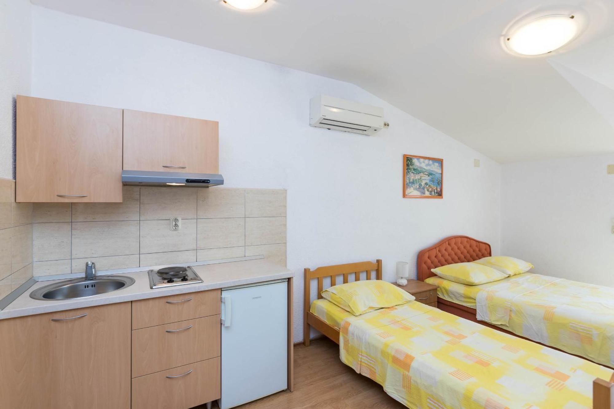 Apartments Cipetic Каштела Экстерьер фото
