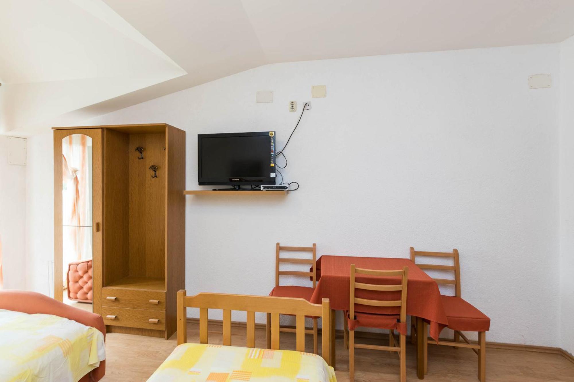 Apartments Cipetic Каштела Экстерьер фото