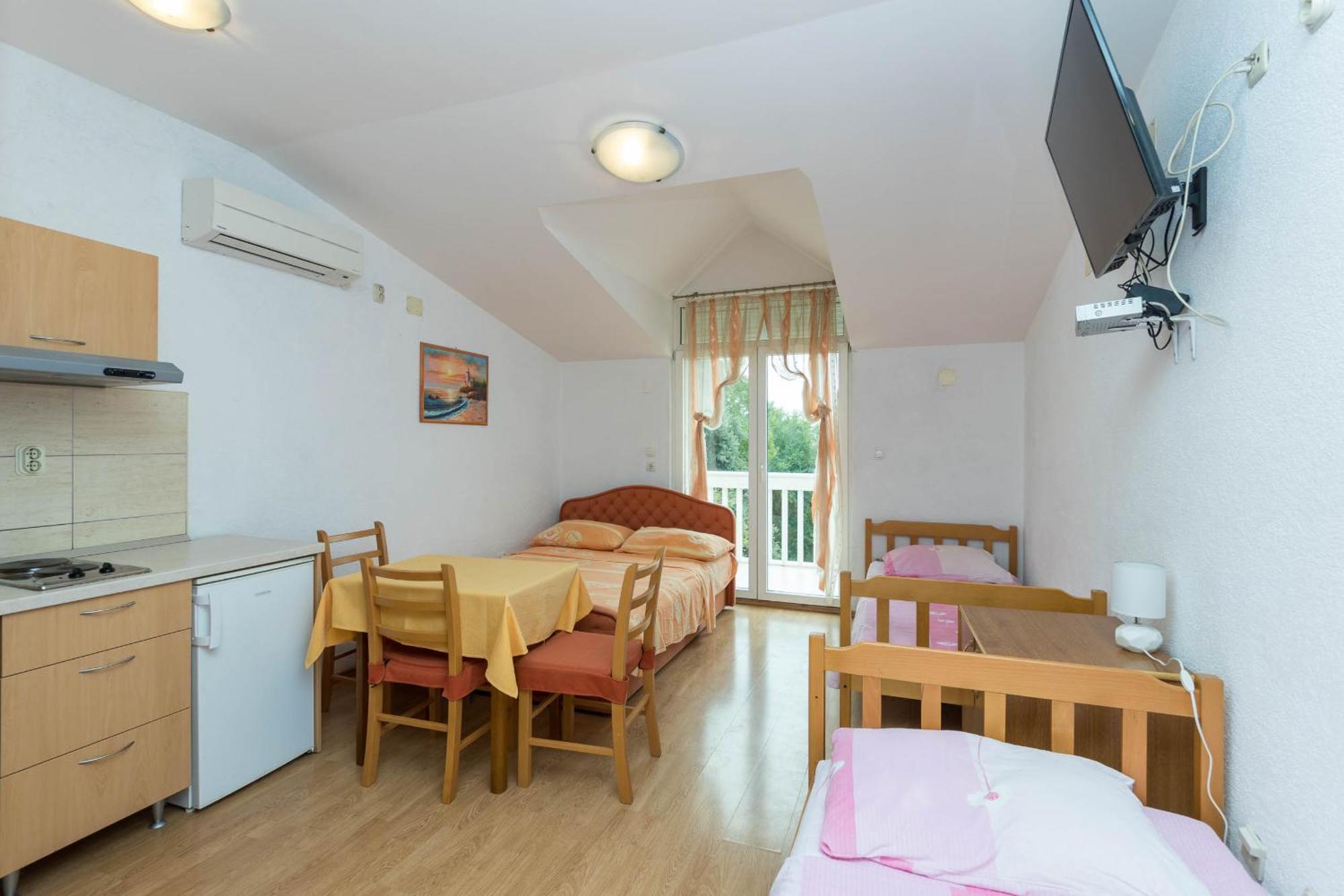 Apartments Cipetic Каштела Экстерьер фото