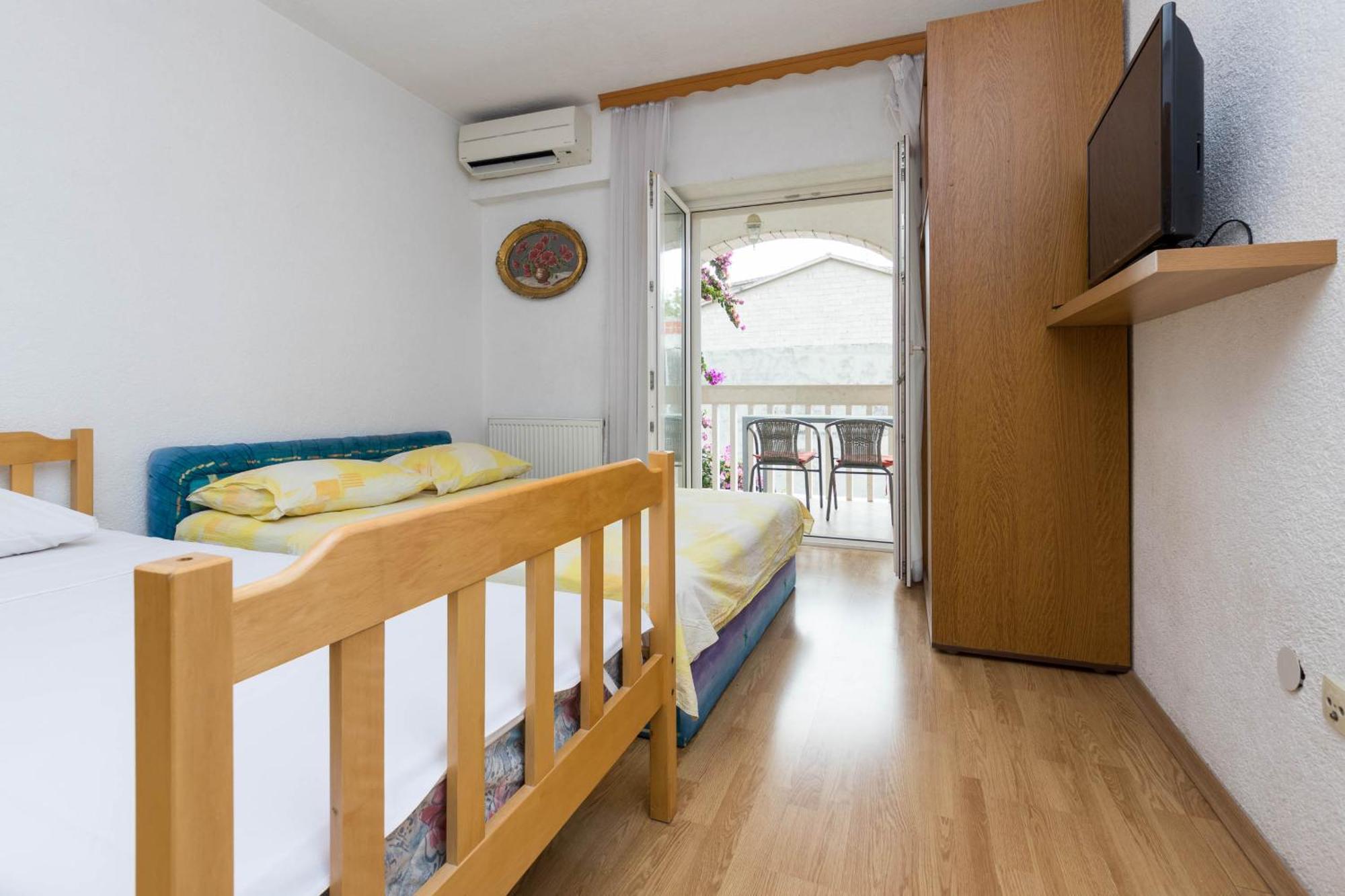Apartments Cipetic Каштела Экстерьер фото