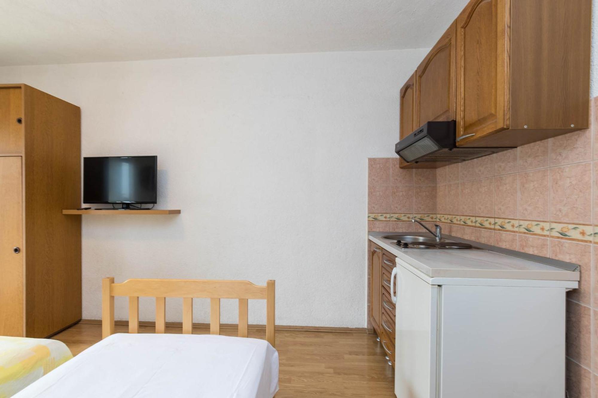 Apartments Cipetic Каштела Экстерьер фото