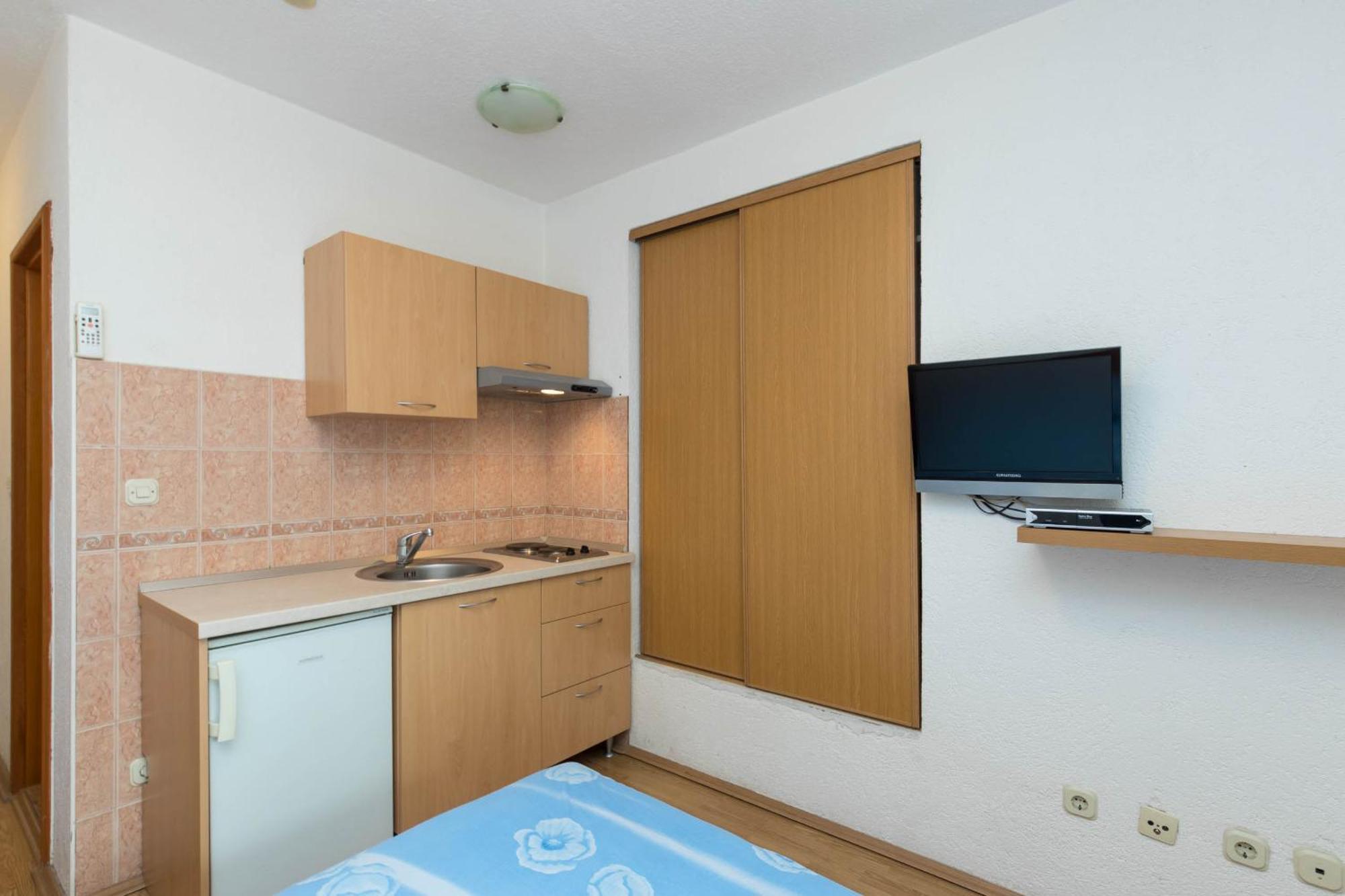 Apartments Cipetic Каштела Экстерьер фото