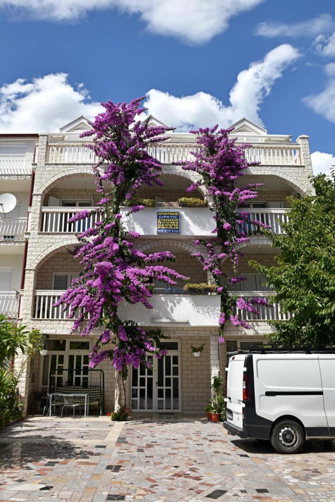 Apartments Cipetic Каштела Экстерьер фото